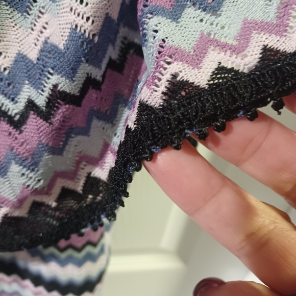 Multicolor Chevron Women's Top - Picture 5 of 10